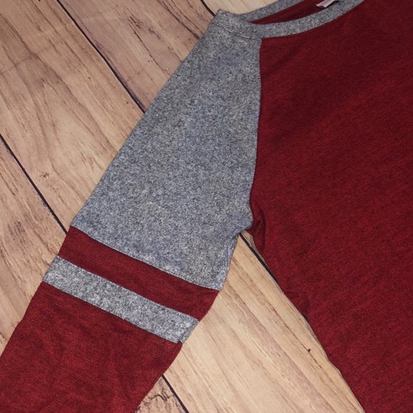 Red long sleeve top - Picture 2 of 4